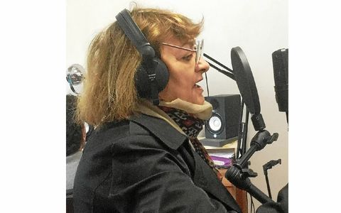 Au moment de l’enregistrement, il fallait aux rappeuses, ici Cathy, de caler leur voix sur la caisse claire : « pas simple pour les néophytes ! »