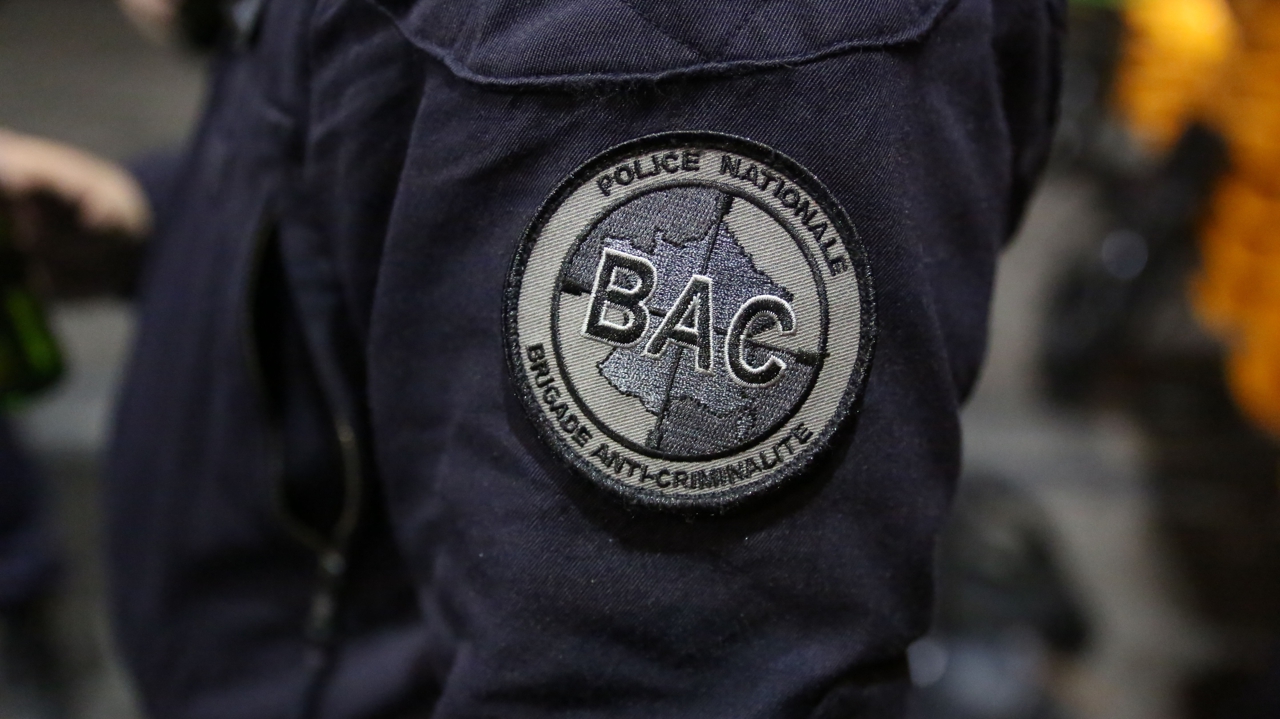 un adolescent de 12 ans blessé par balles sur un point de deal, son pronostic vital engagé