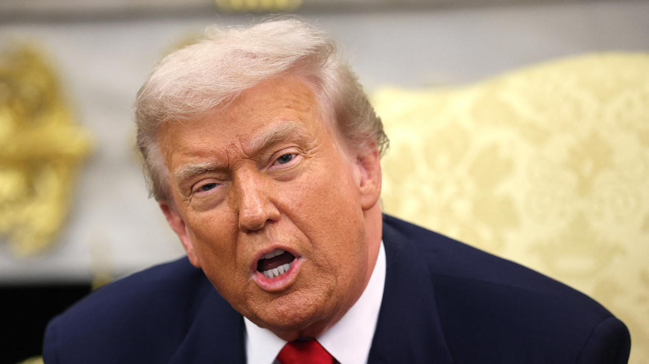 Donald Trump a signé la loi pour rendre le dossier Epstein public