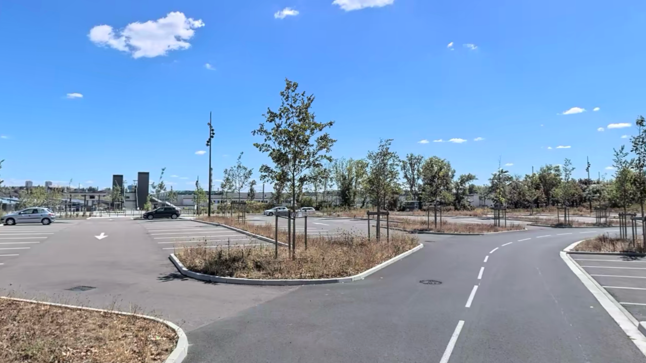 les gens du voyage évacués du parking d’Yvours par les gendarmes