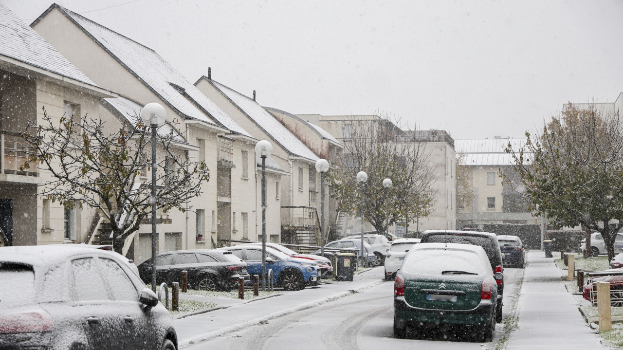 l’Île-de-France en vigilance orange neige et verglas ce samedi soir, le Poitou et le Centre-Val de Loire en jaune