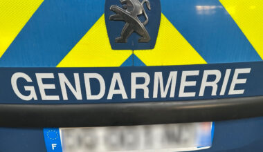 un adolescent blessé au couteau