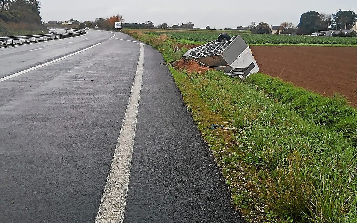 À Taulé, un tracteur fonce délibérément sur un radar de chantier sous les yeux des gendarmes
