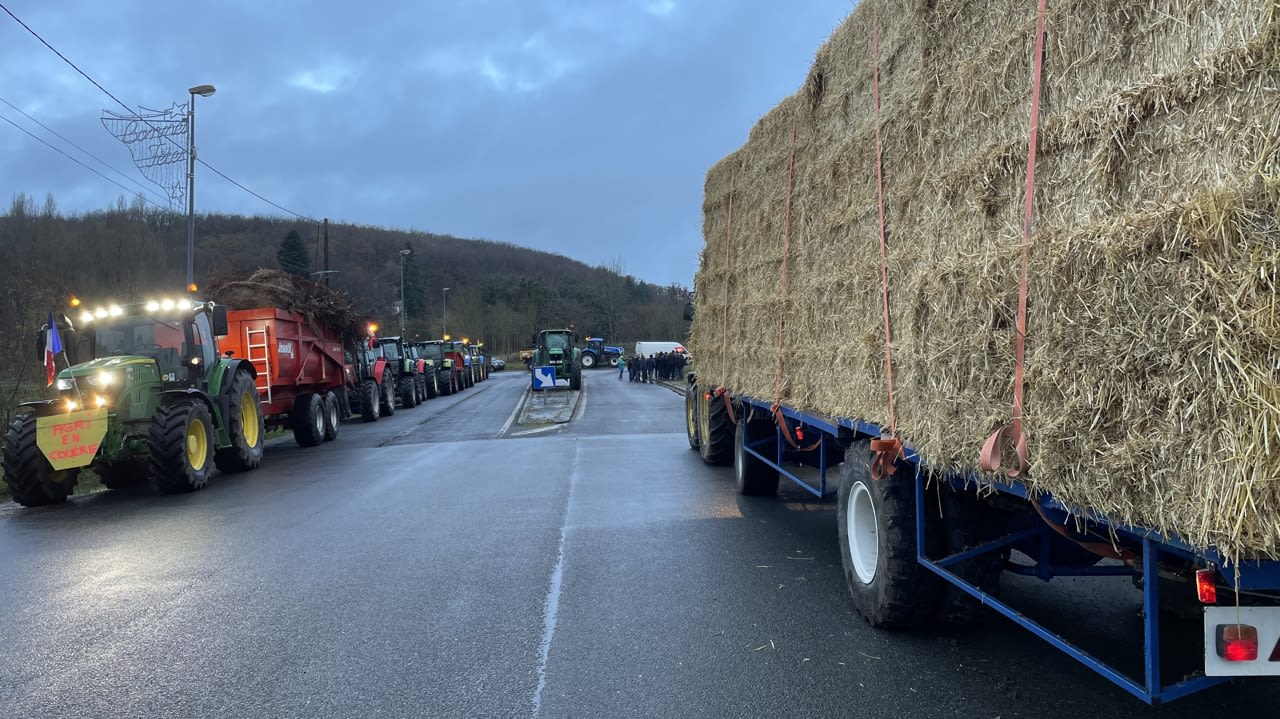 Un barrage filtrant, qui va durer « au moins toute la matinée », est mis en place sur la N10, à Pezou.