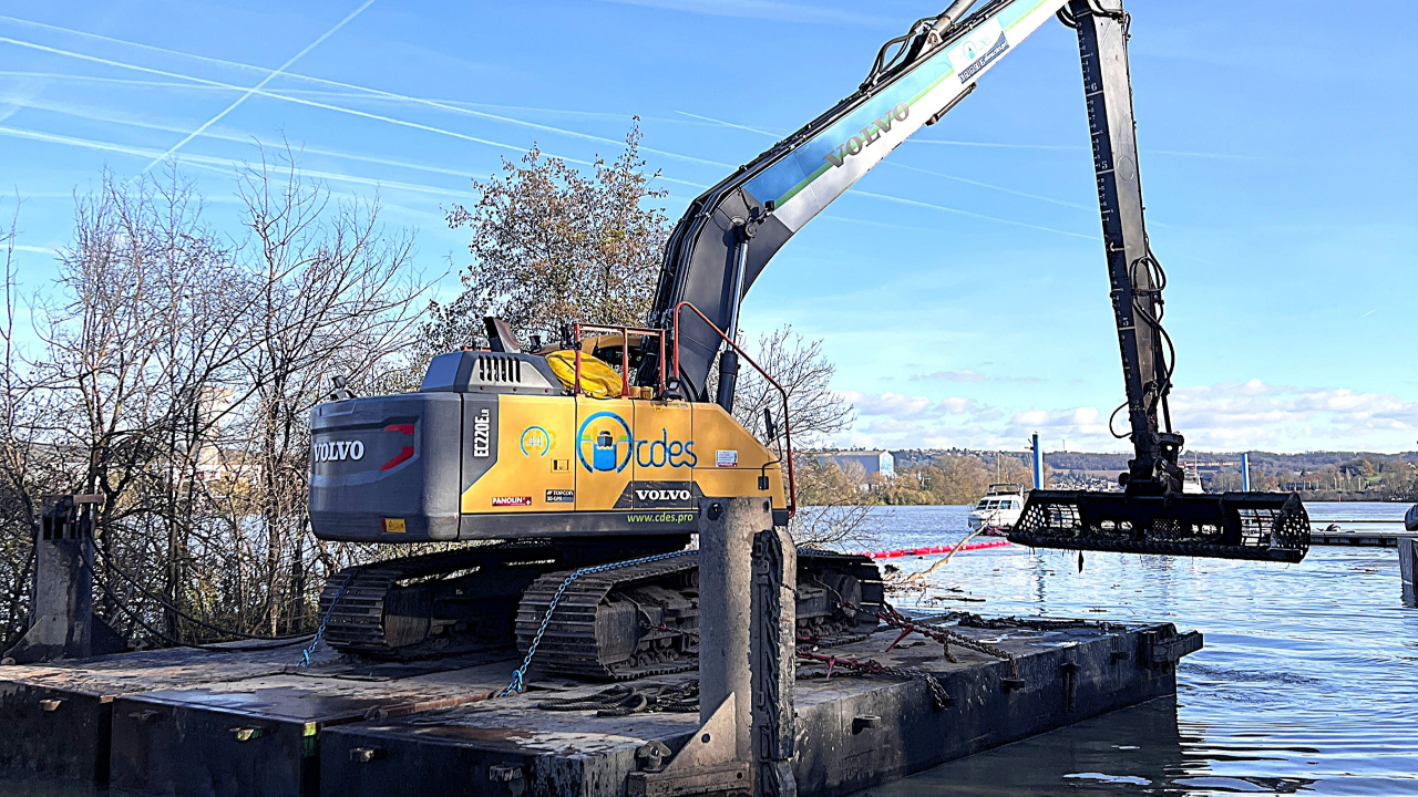 un premier arrachage-test du myriophylle hétérophylle mené dans la Saône
