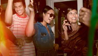 il tente d'étrangler sa voisine