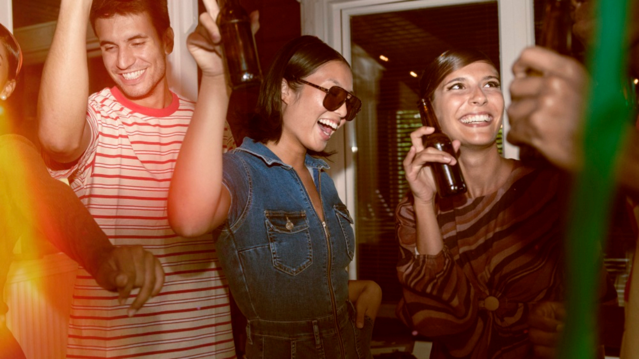 il tente d'étrangler sa voisine