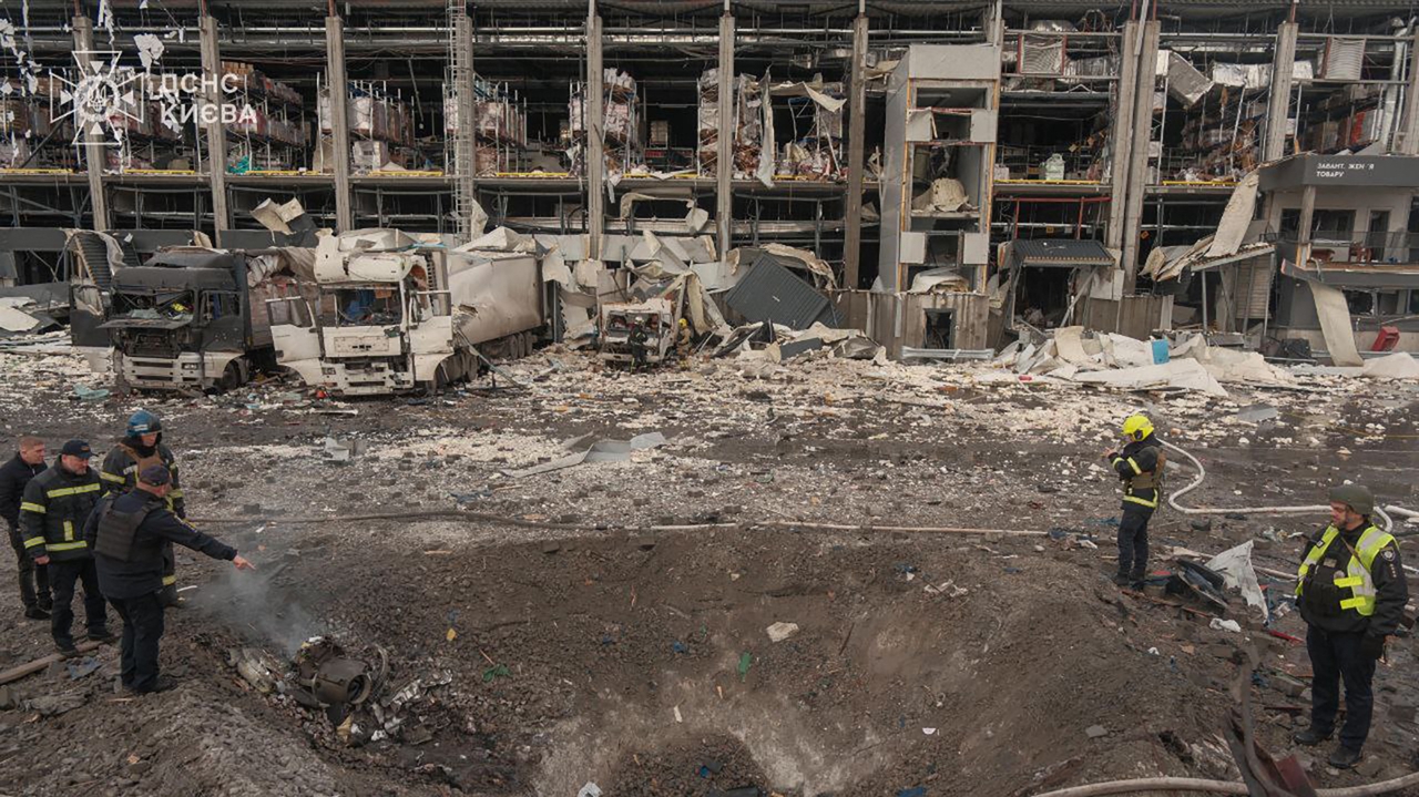 nouvelle nuit d’attaques aériennes massives en Ukraine et en Russie