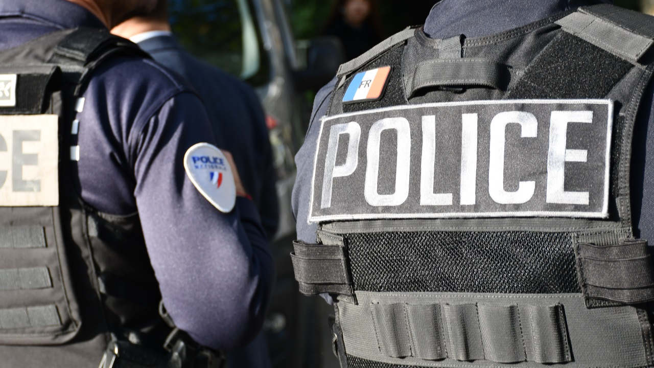 il venait de se trancher la gorge