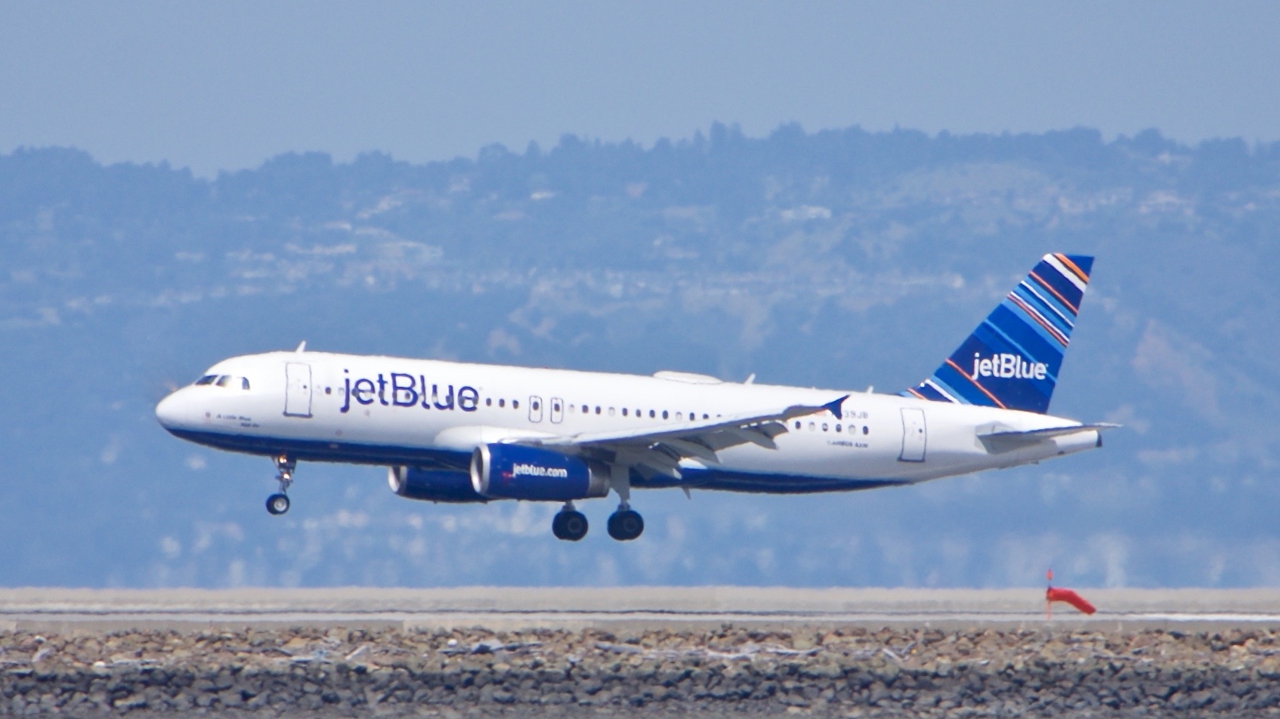 Airbus demande "d’arrêter immédiatement les vols" de 6.000 A320, Air France annule au moins 35 vols depuis Paris