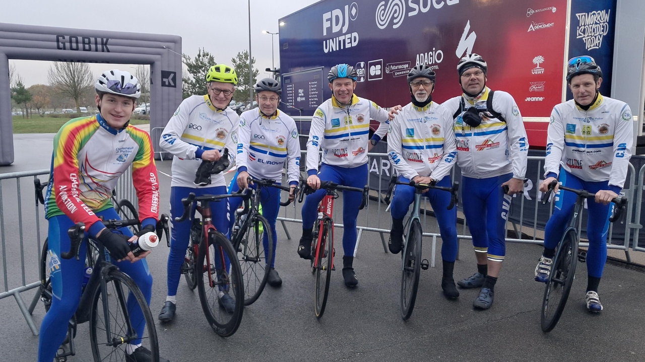 près de 1.000 passionnés au "Grand Départ" de la FDJ-Suez