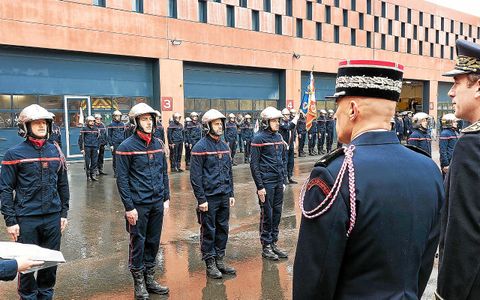 « Ça récompense un travail collectif. C’est aussi une fierté car on a réussi ce pour quoi on s’est engagés » soulignent les quatre pompiers récompensés par le directeur de cabinet du préfet d’Ille-et-Vilaine et de la région Bretagne Gabriel Morin.