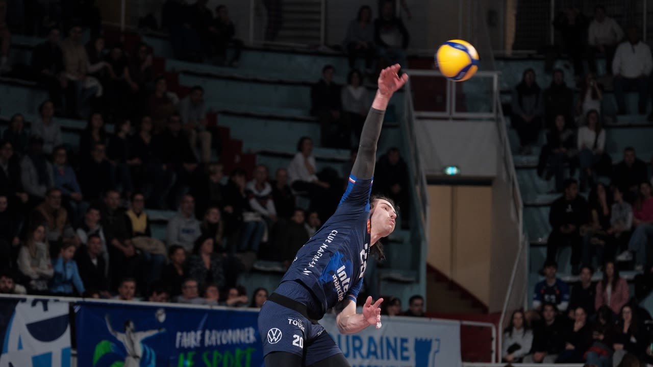 Nik Mujanovic est le meilleur scoreur du TVB dans ce premier set, avec 8 points (7 attaques, 1 block).