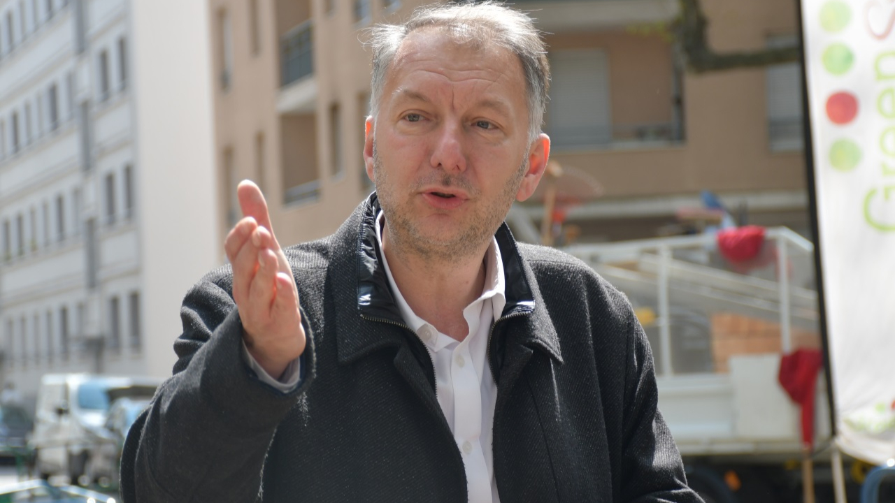 le président sortant Bruno Bernard officialise enfin sa candidature pour 2026