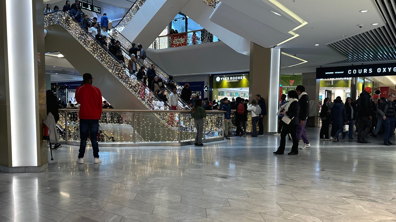 nouvelle opération boules puantes à la Part-Dieu pour dénoncer le Black Friday