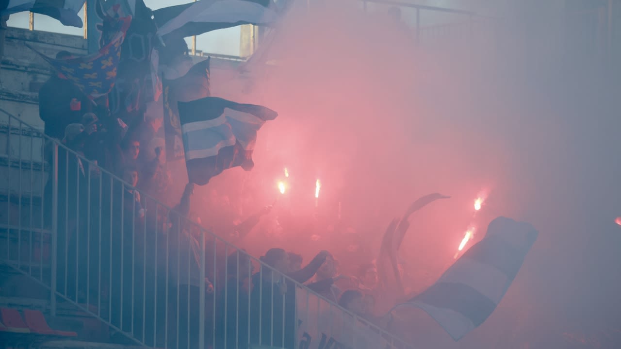 Les Turons ont allumé quelques fumigènes à l’entrée des joueurs.