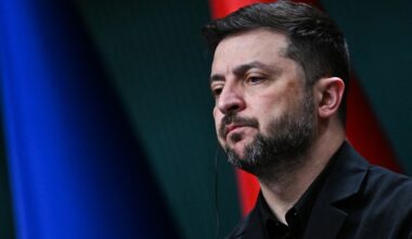 Volodymyr Zelensky, un président sous forte pression diplomatique et militaire