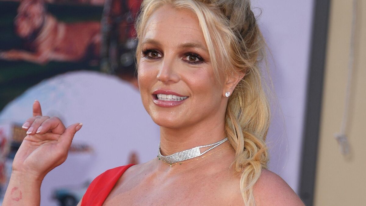 « C’était un honneur » : Britney Spears se filme en pleine soirée pyjama avec Kim et Khloe Kardashian