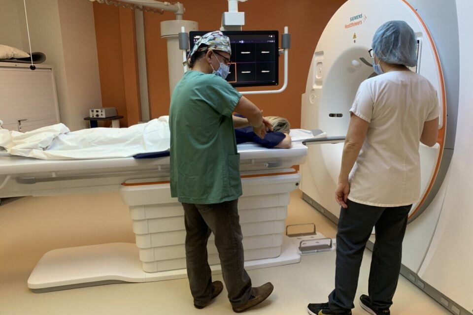 Près de 1500 patients sont déjà passés sur la table du scanner X.Cite depuis son installation le lundi 1er septembre 2025.