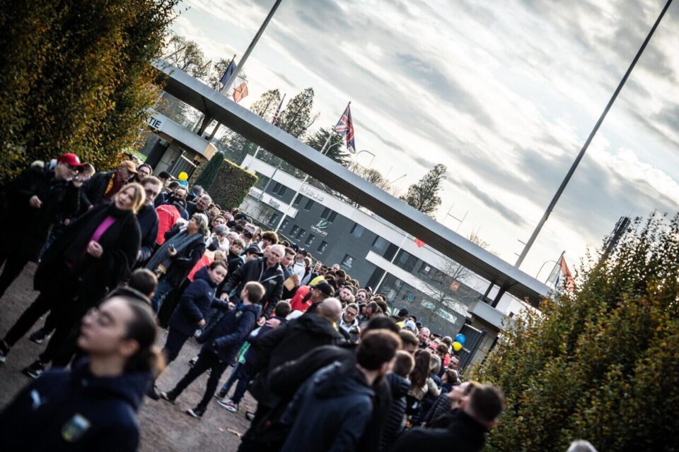 Il y a foule au stade Henry Jeanne de Bayeux.