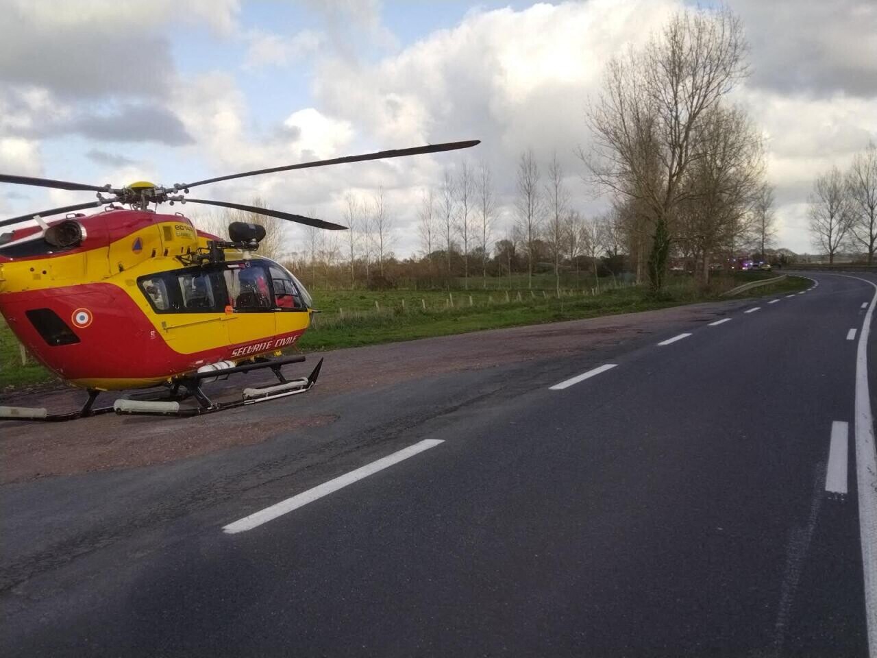 route fermée et hélicoptère mobilisé
