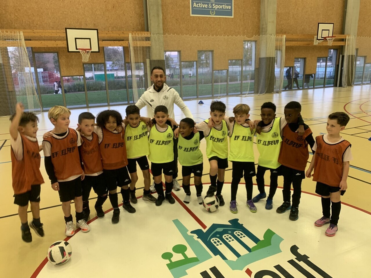 Près de Rouen, ces jeunes footballeurs vont accompagner les stars de l’Équipe de France sur la pelouse !