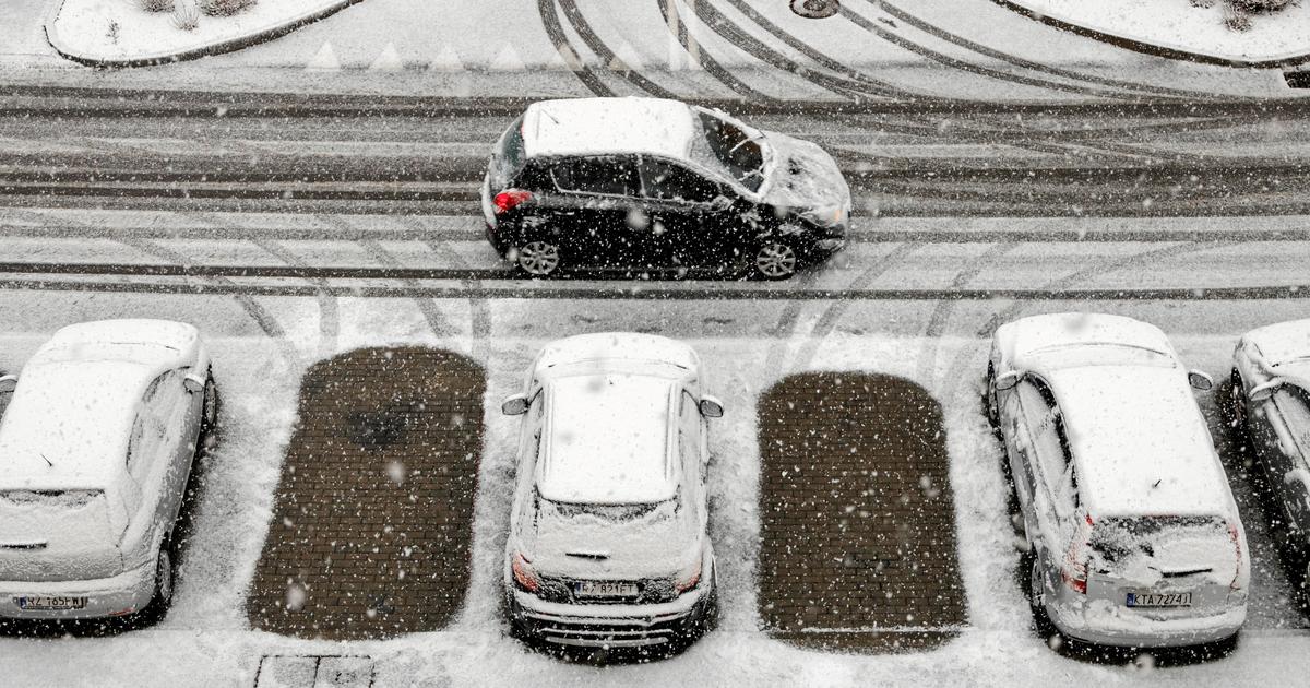 La région parisienne se réveille sous une fine couche de neige, la vigilance orange est levée