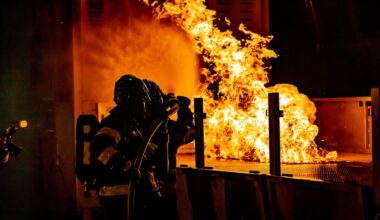 Deux incendies en pleine nuit près de Lyon : la piste criminelle privilégiée 