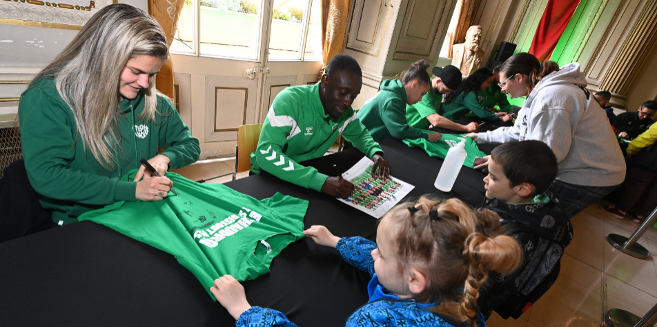 Les joueurs et les joueuses de l'ASSE bientôt en dédicaces à Saint-Étienne