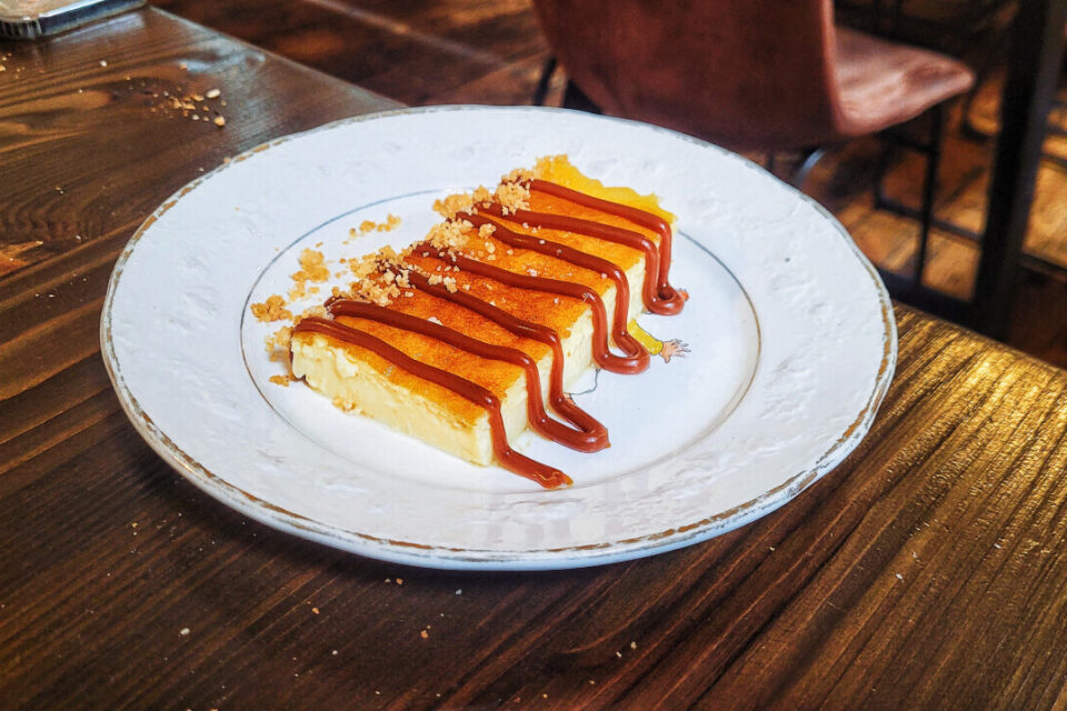 Fantastique caramel au beurre salé qui serpente sur le flan !