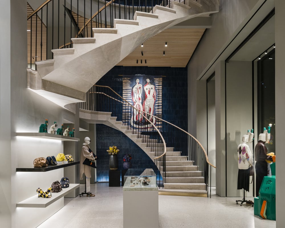 Casa Loewe Montaigne mêle l'art et la mode