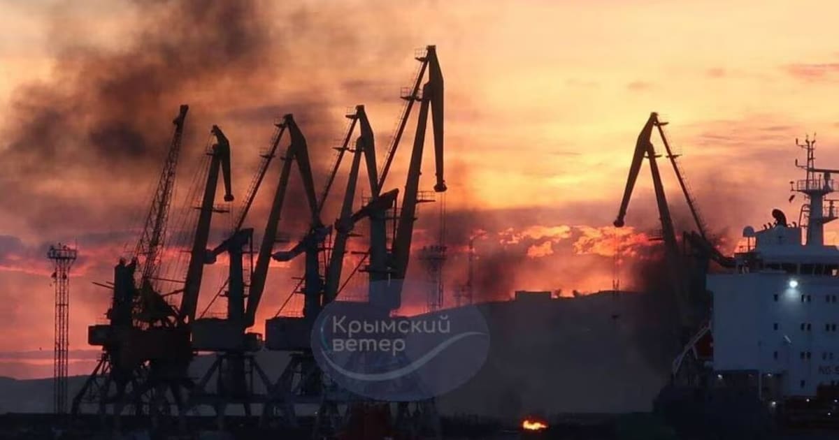 L’Ukraine revendique l’attaque de deux navires de la flotte fantôme russe en mer Noire – Libération