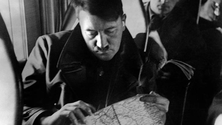 Adolf Hitler était atteint d’une maladie génétique rare d’ordre sexuel, d’après de nouvelles analyses ADN. (image d’illustration prise en 1940)