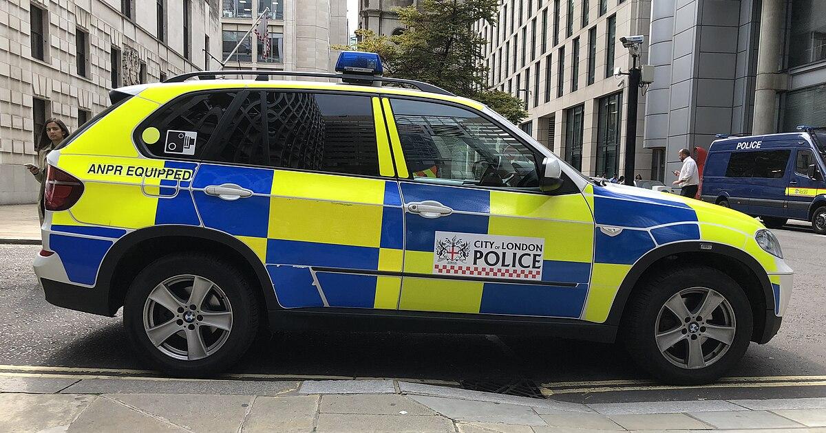 la police recherche deux détenus libérés par erreur