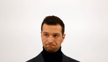 A Vesoul, Jordan Bardella enfariné et des journalistes intimidés – Libération