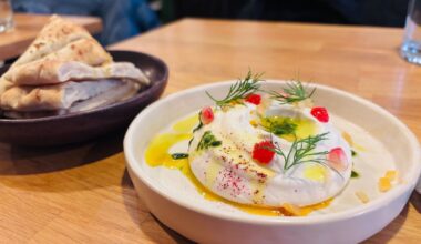 Spanakopita, purée de fava et moussaka… Ces deux sœurs font rayonner la cuisine grecque à Paris depuis 20 ans