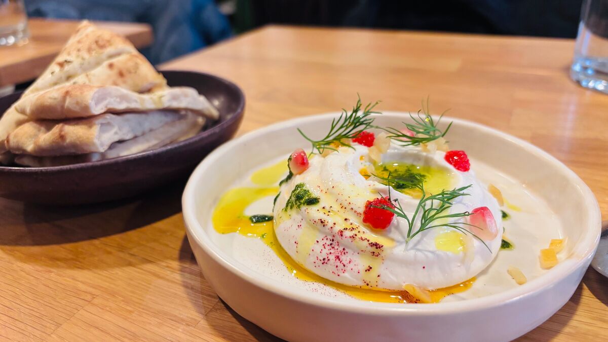 Spanakopita, purée de fava et moussaka… Ces deux sœurs font rayonner la cuisine grecque à Paris depuis 20 ans