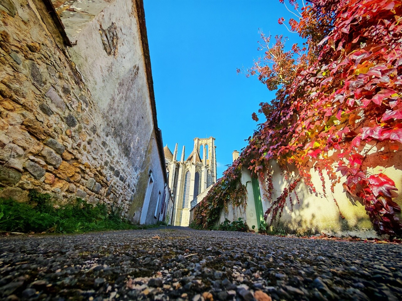 ce village devenu trop populaire
