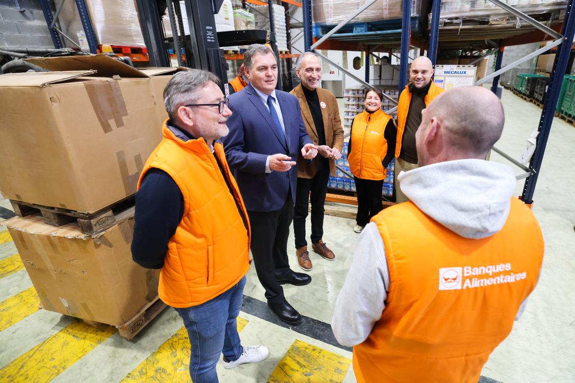 « On va vous faire une pub d’enfer ! » Un ministre en renfort à Nice pour la grande collecte de la Banque alimentaire