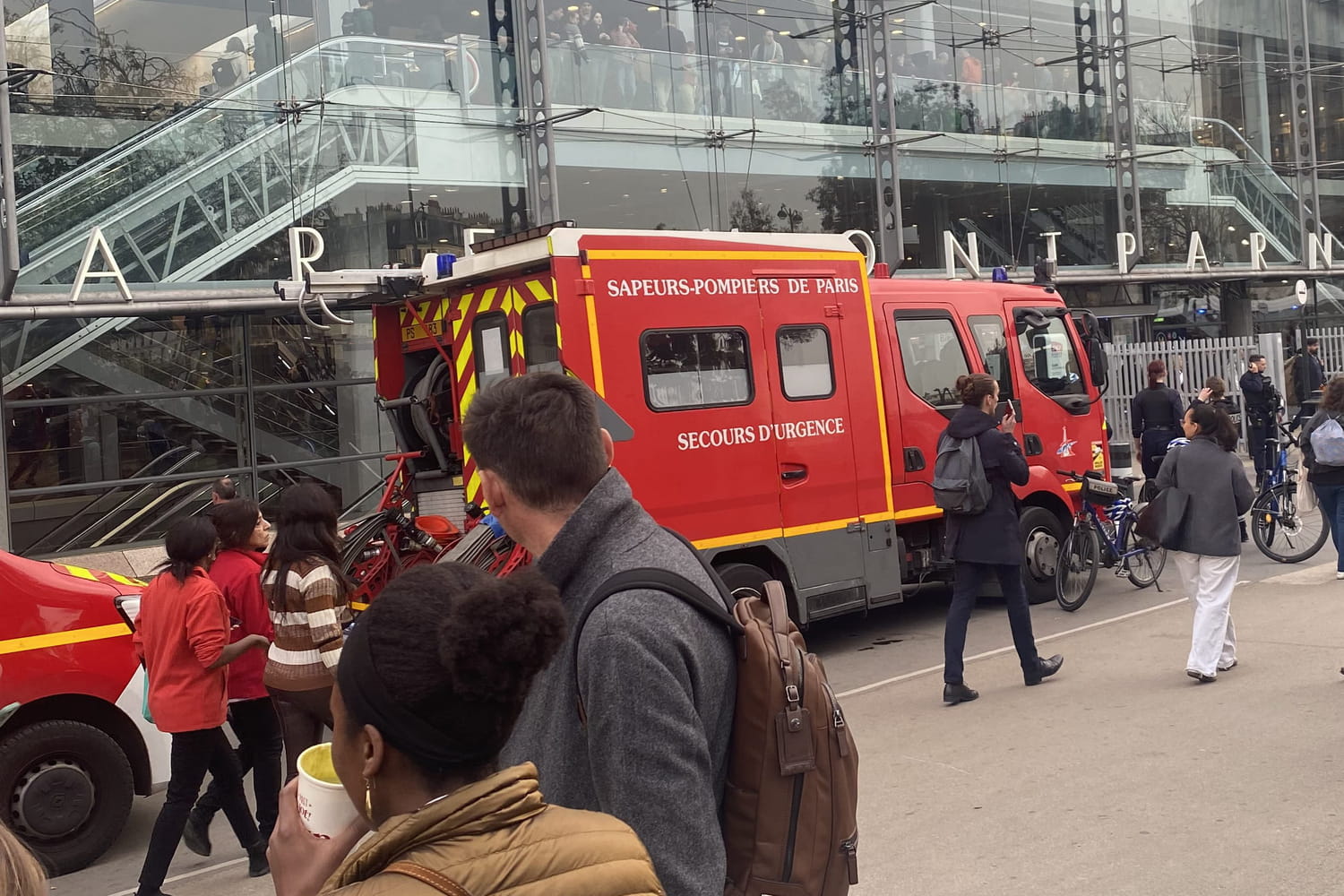 Gare Montparnasse : la police tire sur un homme armé, il menaçait son ex-femme