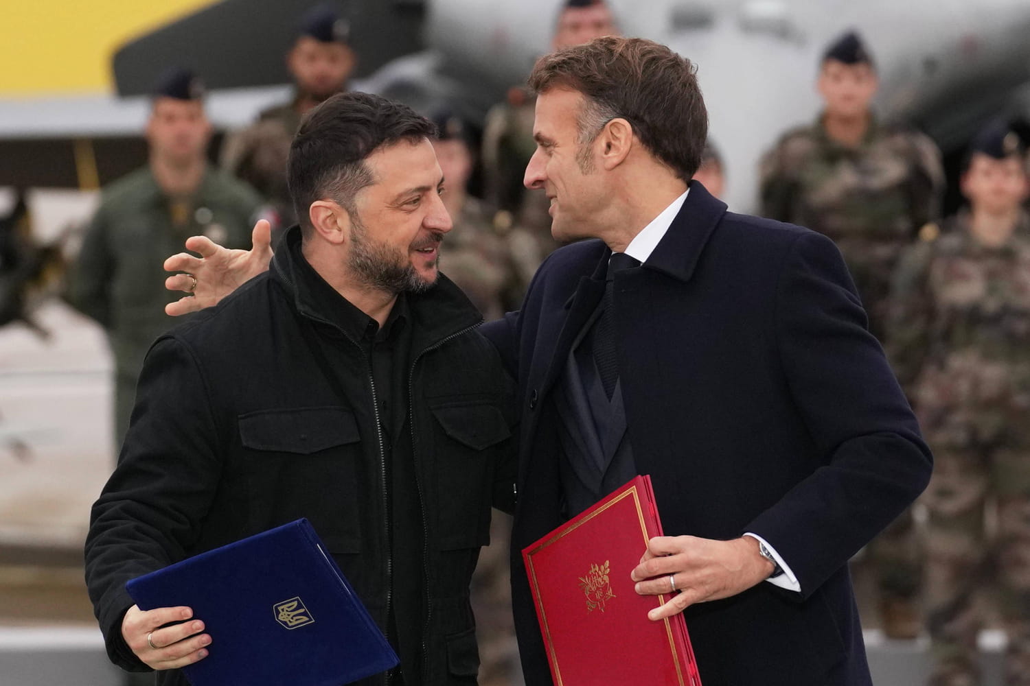 Une centaine de Rafale livrée à l'Ukraine : les détails de l'accord entre Macron et Zelensky, qui va payer la facture ?