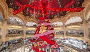 Les grands magasins parisiens dévoilent leurs vitrines de Noël