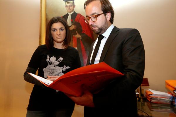 Sandra Bertin et son avocat Maître Adrien Verrier en 2017. Photo archives Franz Chavaroche