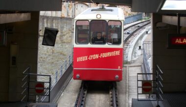 les riverains de Fourvière demandent un accès prioritaire au funiculaire pour éviter les queues de touristes