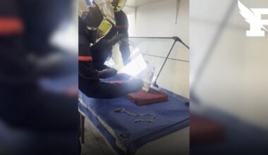 Des sapeurs-pompiers se sont amusés à parodier le cambriolage du Louvre... pour vendre leur calendrier