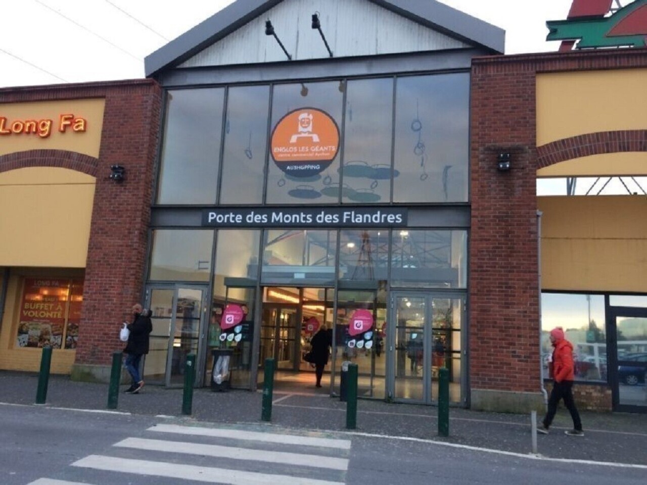 elles en viennent aux mains sur le parking d'Auchan pour un simple coup de klaxon