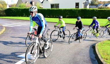 Après son transfert chez UAE, Benoît Cosnefroy de passage dans son fief de Rauville-la-Bigot