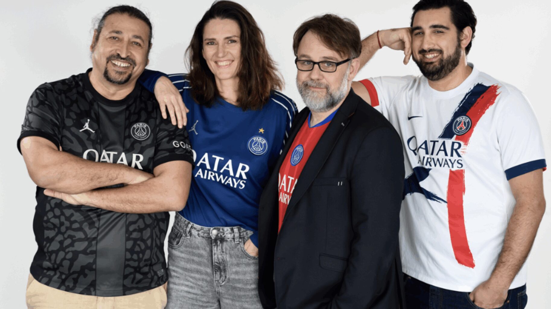 L’équipe éditoriale de la chaîne YouTube "100% PSG – ICI Paris Île-de-France" : Éric Rabesandratana, Pia Clemens, Bruno Salomon et Romain Beddouk. Crédit photo : Christophe Abramowitz pour Radio France