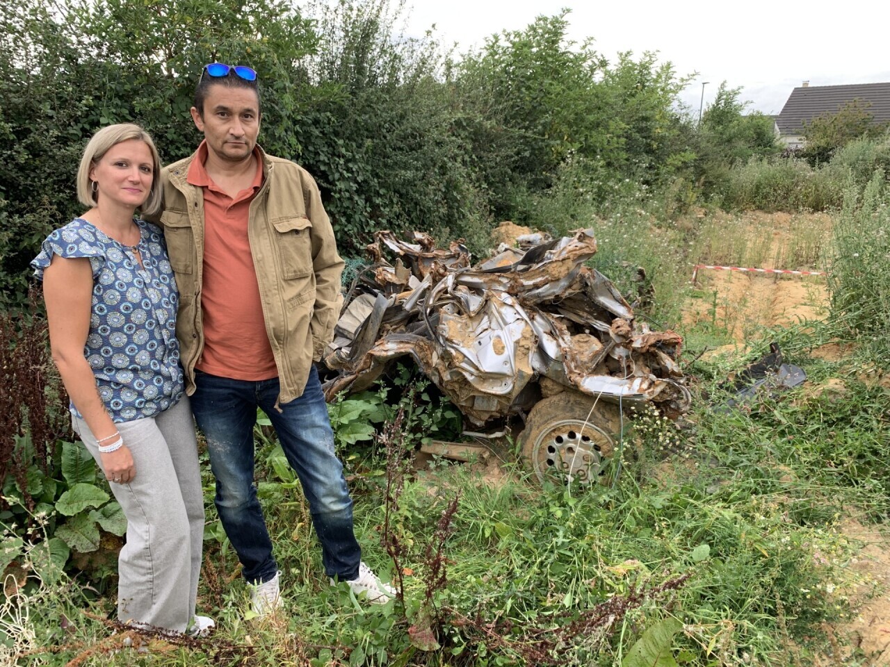 Près de Rouen, ils achètent un terrain pour construire et y découvrent des déchets enfouis
