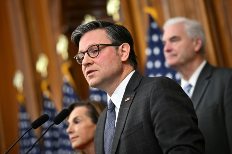 Le "speaker" de la Chambre américaine des représentants, le républicain Mike Johnson, lors d'une conférence de presse au Capitole de Washington, le 4 novembre 2025 ( AFP / Mandel NGAN )